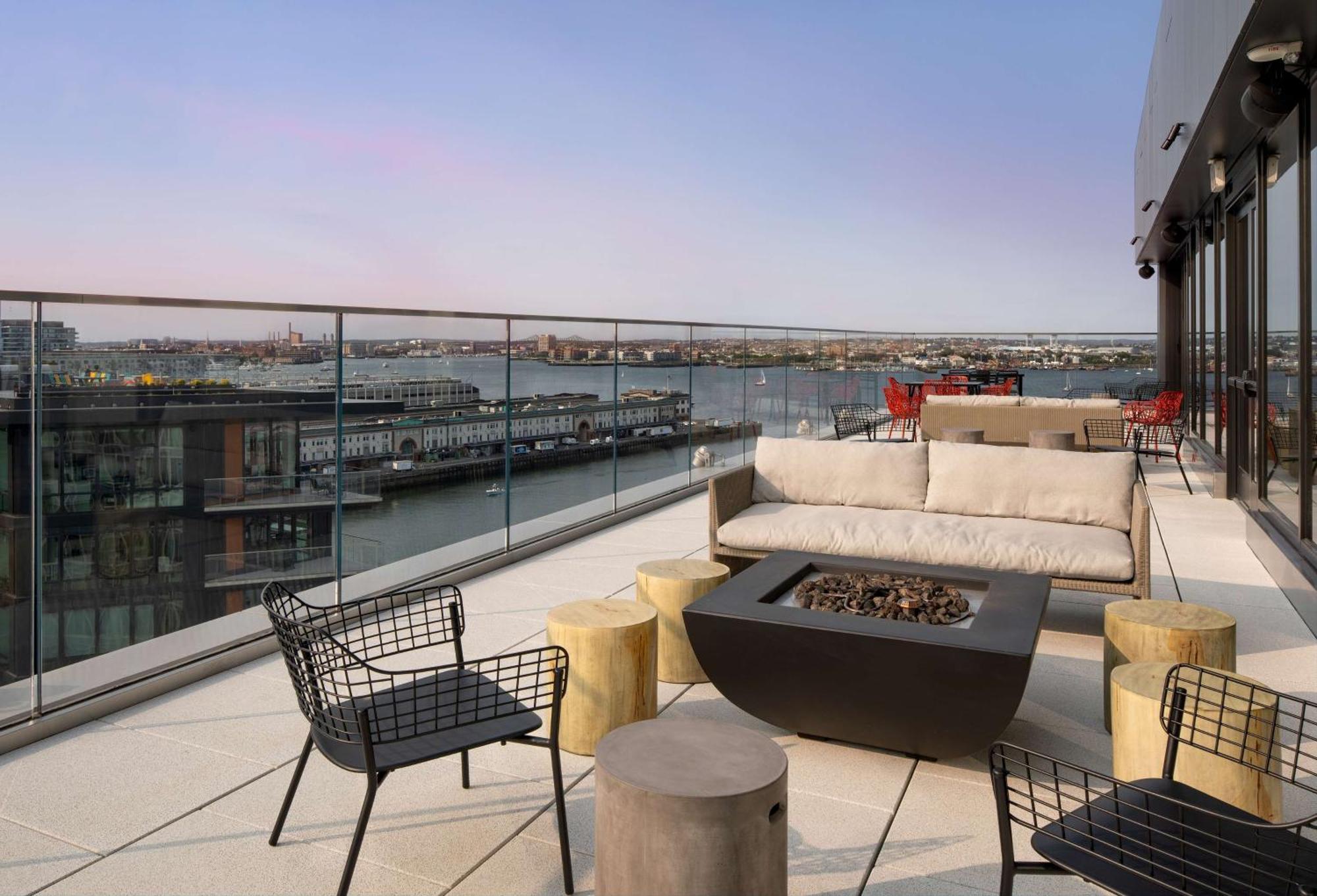 Hyatt Place Boston/Seaport District Екстериор снимка